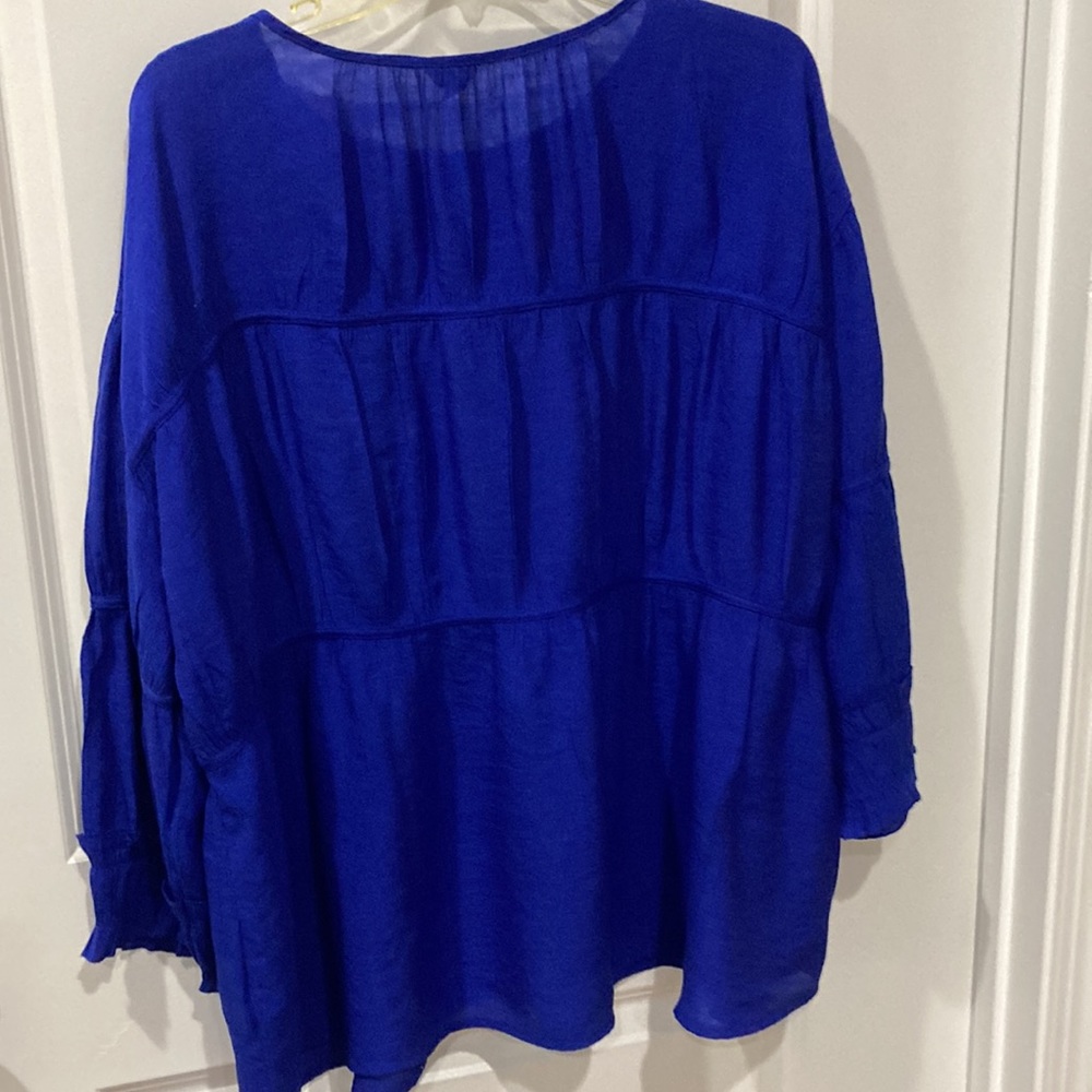 Beautiful Blue Top - Picture 5 of 7